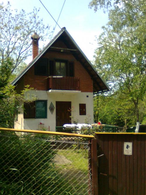Kuća u Draževcu kod Obrenovca, 56 m2 sa 13 ari placa sa cvećem i voćnjakom