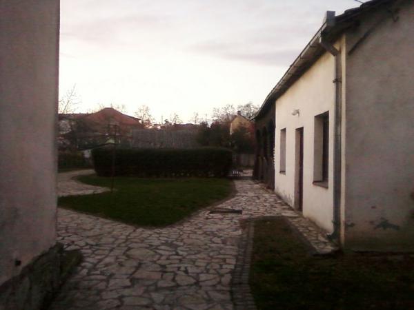 Vrlo atraktivna lokacija, kuća u centru Obrenovca