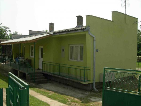 Kuća na prodaju sa dvorištem u Zabrežju, kod Obrenovca, 55m2